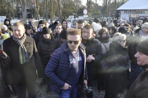 [VIDEO] Biały Marsz przeszedł ulicami Świnoujścia! Krzysztof Rutkowski z mieszkańcami uczcił pamięć zamordowanego studenta