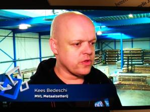 [VIDEO] Koszmar Polki w Holandii. Urzędnicy zabrali jej 3 synów i dali nałogowcowi? Czy Holender Kees Bedeschi, który zaatakował Bożonarodzeniową choinkę i przyznał się do zażywania narkotyków, jest odpowiednim opiekunem dla trójki synów Beaty Olejnik? 