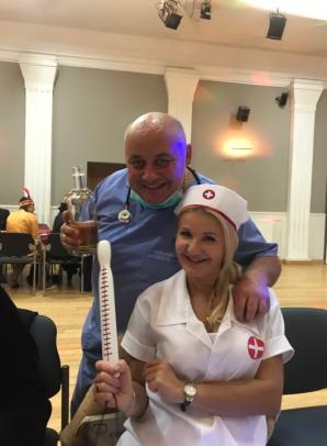 [VIDEO] Franciszek Jamniuk otworzył dziś Bal Charytatywny w Dębnie. Komplety pamiątek do licytacji przekazał Krzysztof Rutkowski