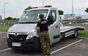 Funkcjonariusze Straży Granicznej z Korczowej oraz Medyki udaremnili trzy próby wywozu na Ukrainę aut pochodzących z przestępstwa.  Obywatel Rumunii zamierzał wywieść auto skradzione we Francji, a obywatel Niemiec - z Włoch.