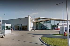 [VIDEO] Wyłudził 67 mln zł, do więzienia nie idzie, bo „jest biedny”, chory na zwolnieniu „i musi leżeć”. A Mercedesem podjechał do salonu BMW! Czy Prezesi dolnośląskich sądów, którzy dają się mu nabierać na te prostackie kłamstwa, podadzą się do dymisji?