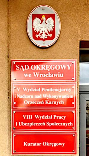 [VIDEO] Wyłudził 67 mln zł, do więzienia nie idzie, bo „jest biedny”, chory na zwolnieniu „i musi leżeć”. A Mercedesem podjechał do salonu BMW! Czy Prezesi dolnośląskich sądów, którzy dają się mu nabierać na te prostackie kłamstwa, podadzą się do dymisji?