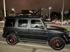 Porsche i Mercedes  skradzione Izabeli Łukomskiej-Pyżalskiej! Modelka i jej mąż proszą o pomoc Krzysztofa Rutkowskiego!