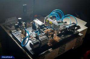 [VIDEO] Zlikwidowana fabryka papierosów, przejęte wyroby akcyzowe i amfetamina