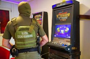 [VIDEO] KAS zatrzymała nielegalne automaty do gier. Przeszukano 35 salonów gier na Pomorzu