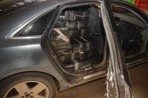 [VIDEO] Przemytnicy się zbroją. Audi z systemem anty pościgowym i towar za 324 tyś w rękach SG