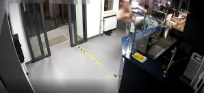 Podpalił pojazd i sam przyjechał do komendy, gdzie zniszczył poczekalnię