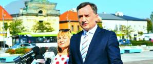 Konferencja ministra Zbigniewa Ziobro w Tomaszowie Mazowieckim w sprawie obraźliwych wypowiedzi Agnieszki Holland