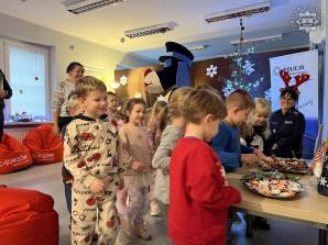 [VIDEO] Świąteczne czytanie bajek dla najmłodszych