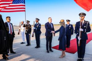 [VIDEO] Prezydent z wizytą w USA: W Białym Domu Prezydent Karol Nawrocki będzie prezentował polskie stanowisko w sprawie dalszych działań w negocjacjach pokojowych na Ukrainie 