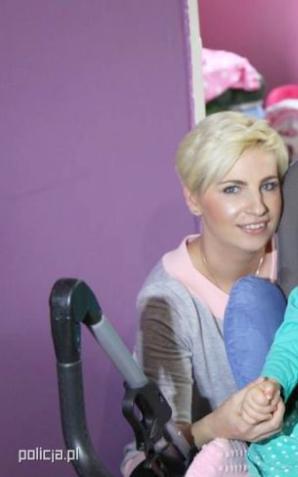 Dzielnicowa zaangażowana w zbiórkę na specjalistyczny wózek dla chorej Aneczki