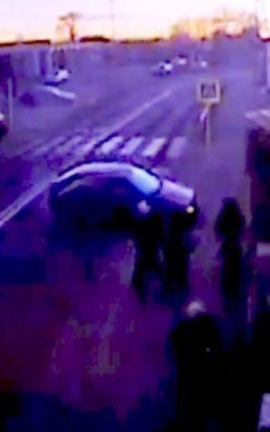 [VIDEO] Kompletnie pijany wjechał na chodnik i potrącił 4 osoby. Zobacz film