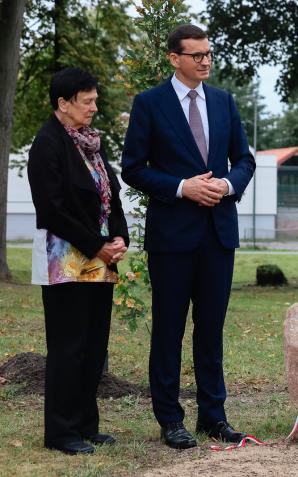 [VIDEO] Szef rządu uczcił pamięć śp. Kornela Morawieckiego