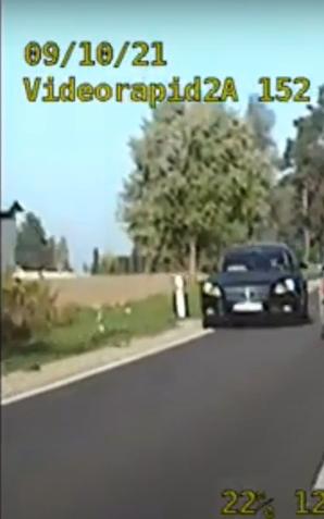 [VIDEO] Wyprzedzał na trzeciego - stracił prawo jazdy