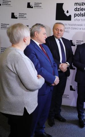 Minister kultury i dziedzictwa narodowego prof. Piotr Gliński ogłosił konkurs na budowę pomnika dzieci polskich – ofiar niemieckich zbrodni