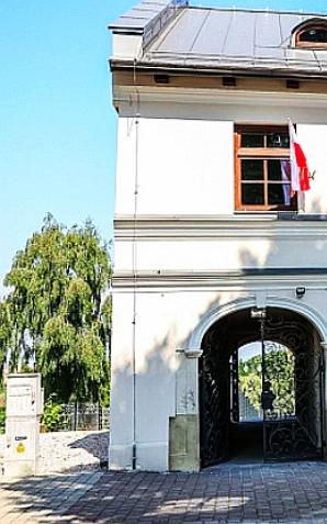Małopolskie: miejska biblioteka w Proszowicach wyremontowana i rozbudowana z udziałem funduszy UE