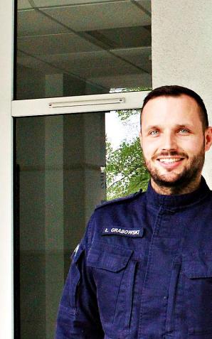 [VIDEO] Policjant wskoczył do Wisły, by ratować nastolatkę