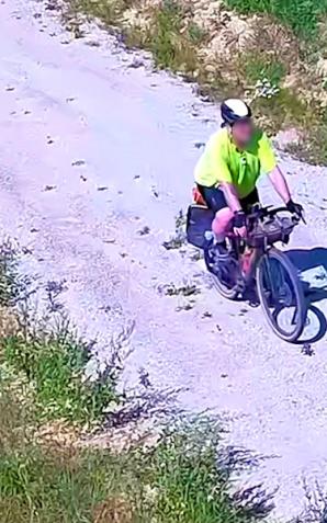[VIDEO] Rowerzysta na pasie drogi granicznej