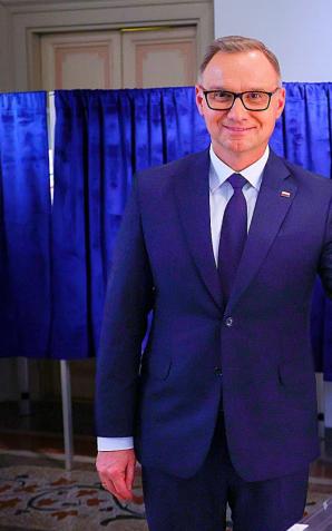 [VIDEO] Rzym. Para Prezydencka oddała głos w wyborach