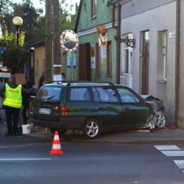 Po pijanemu spowodowała kolizję wioząc do szkoły dwoje dzieci