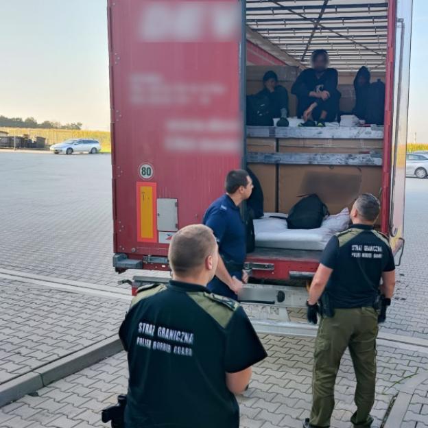 Zwykły dzień na naszych granicach wraz z Maroko, Pakistan, Brazylia, Gruzja, Kirgistan, Słowacja, Litwa, Afganistan