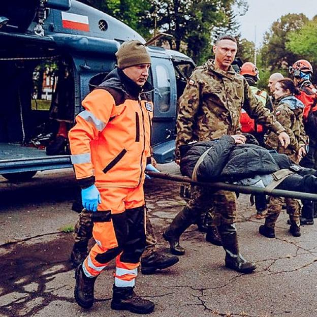 [VIDEO] Wojsko aktywnie walczy z powodzią i wspiera potrzebujących