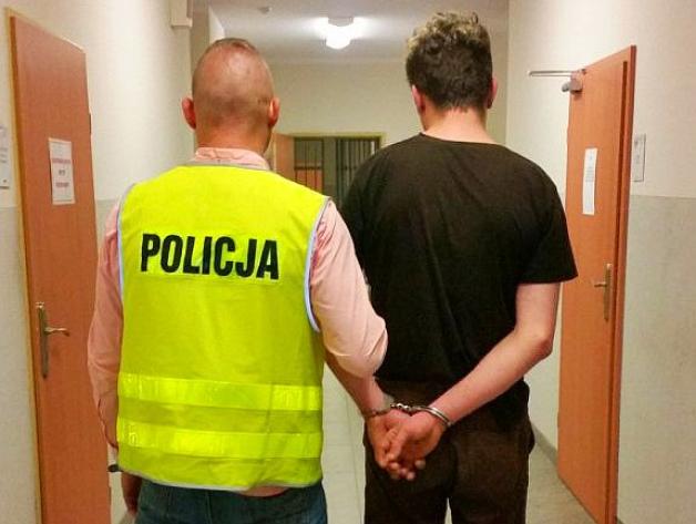 Zdemolował ponad 30 grobów! 