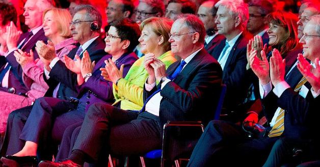 Premier Beata Szydło i kanclerz Angela Merkel na targach przemysłowych w Hanowerze