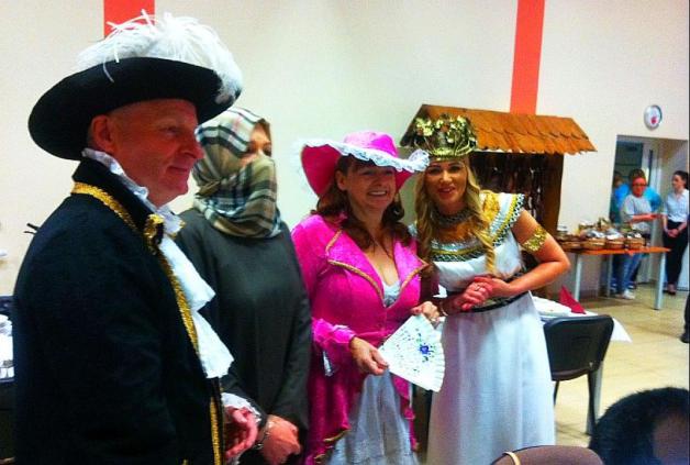 [VIDEO] Dobroczyńcy znów przeobrażą się w postacie z bajek by wesprzeć rehabilitację nóżki Mikołaja! 