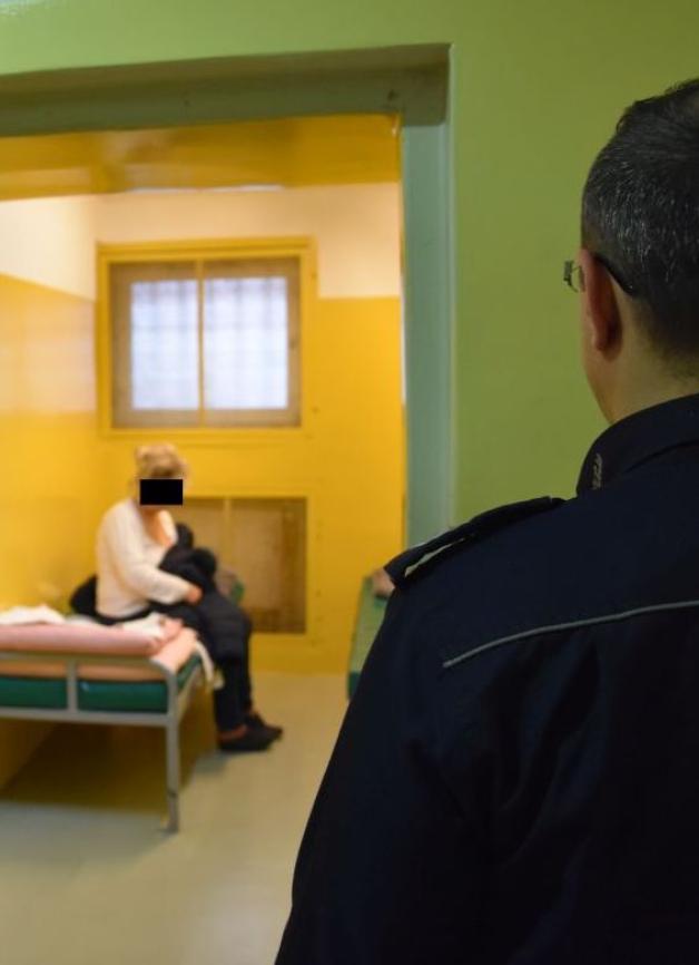 Sulechów: policjanci rozwikłali zagadkę. Ustalili i zatrzymali kobietę okradającą groby