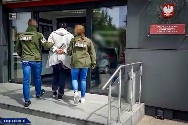 [VIDEO] 12 osób zatrzymanych w ramach śledztwa dot. Tzw. Leasingu pracowniczego
