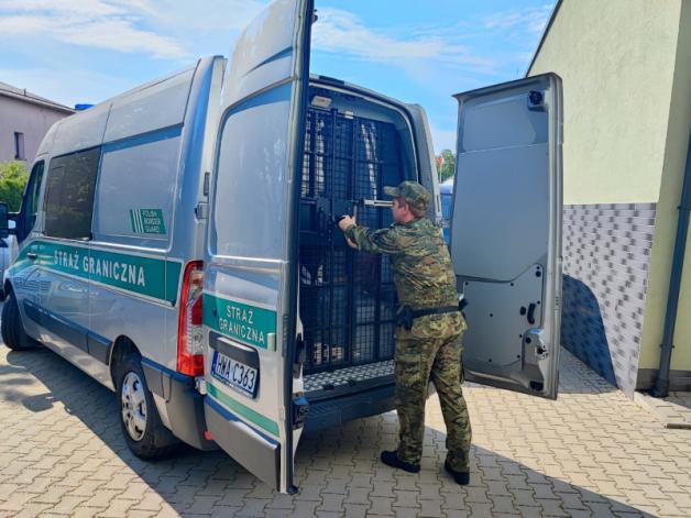 8 Afgańczyków zatrzymanych pod sklepem w Żorach