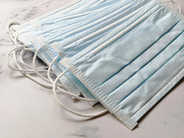 Prokurator Wielkopolskiego pionu PZ PK przekazał 46 milionów sztuk jednorazowych rękawiczek i 407 tysięcy maseczek odebranych zorganizowanej grupie przestępczej