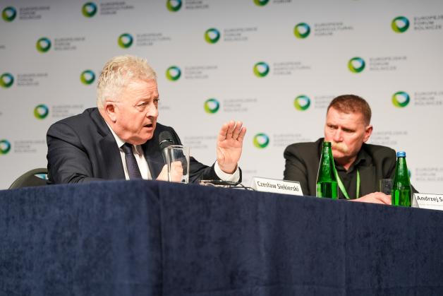 Sytuacja jest trudna, ale nie ma ustaleń bez rolników – podkreślił minister rolnictwa i rozwoju wsi Czesław Siekierski podczas debaty z przedstawicielami organizacji rolniczych