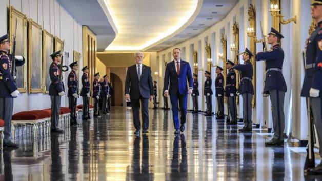 [VIDEO] O bezpieczeństwa, współpracy w ramach Grupy Wyszehradzkiej i Inicjatywy Trójmorza oraz relacjach dwustronnych i współpracy gospodarczej. Prezydent Karol Nawrocki z prezydentem Czech w Pradze